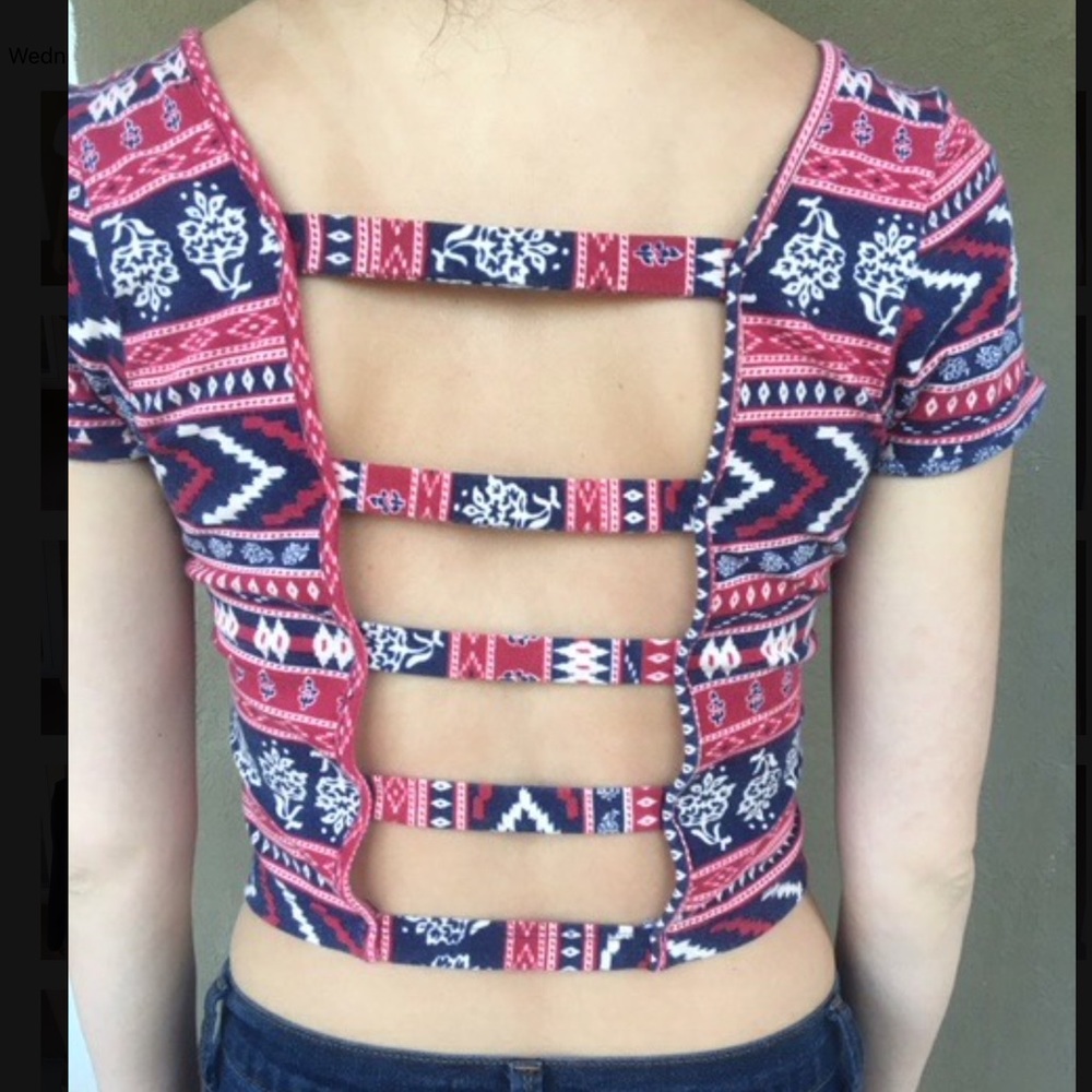 ☀️Forever 21 patterned croptop with strappy back